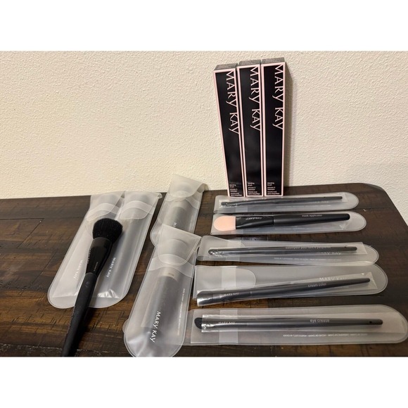 NEW Mary Kay makeup brushes lot